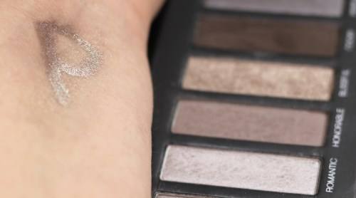 Primer P auf Handrücken