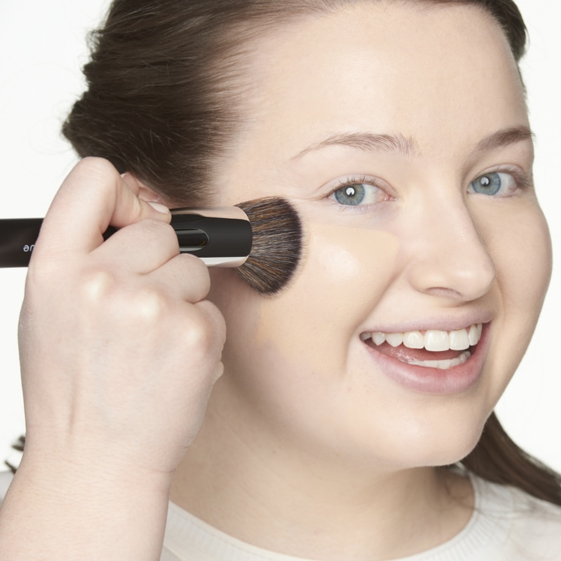 Younique Kabuki Pinsel Auftragen